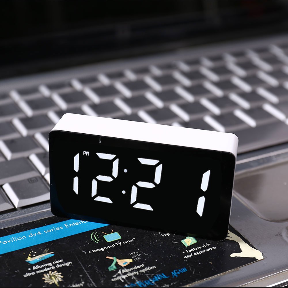 LED elektronische Uhr Spiegel  – Smart Home Improvement Bewertung und Preis